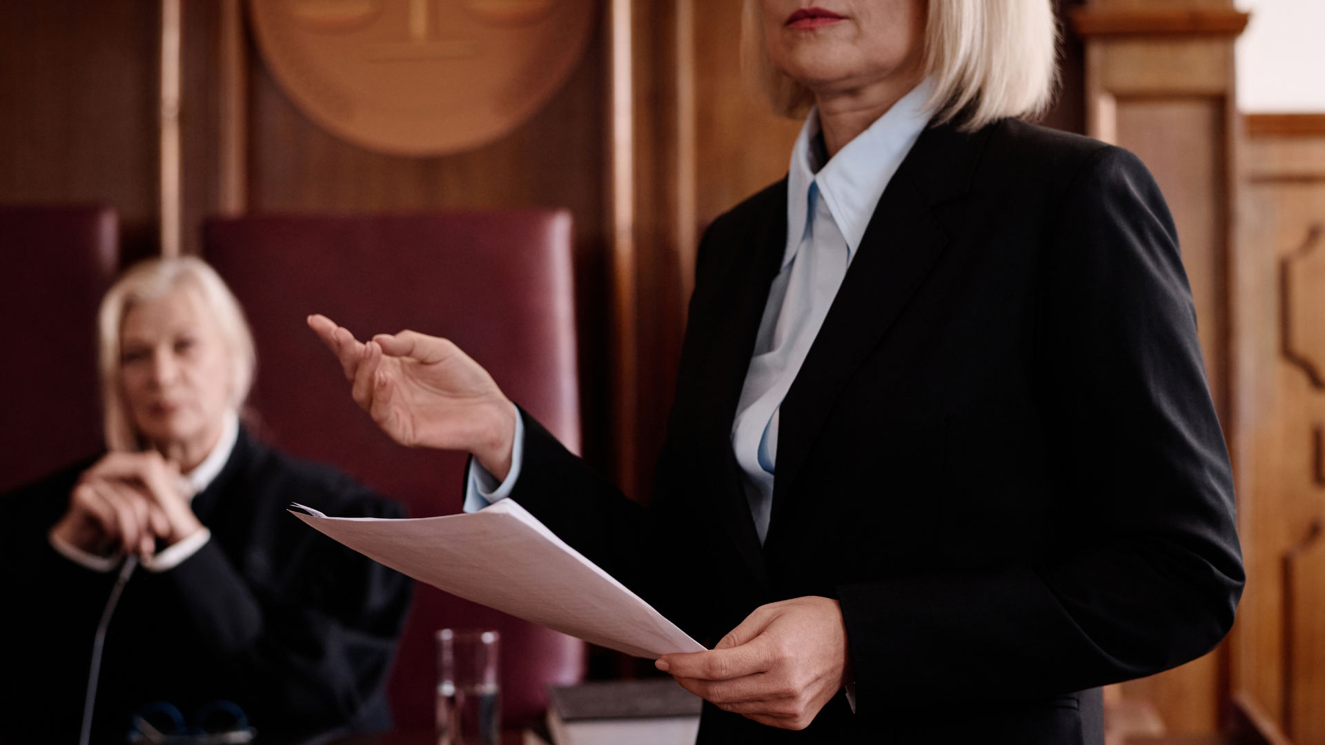 Ile czasu ma prokurator na postawienie zarzutów? Procedury i terminy w procesie karnym